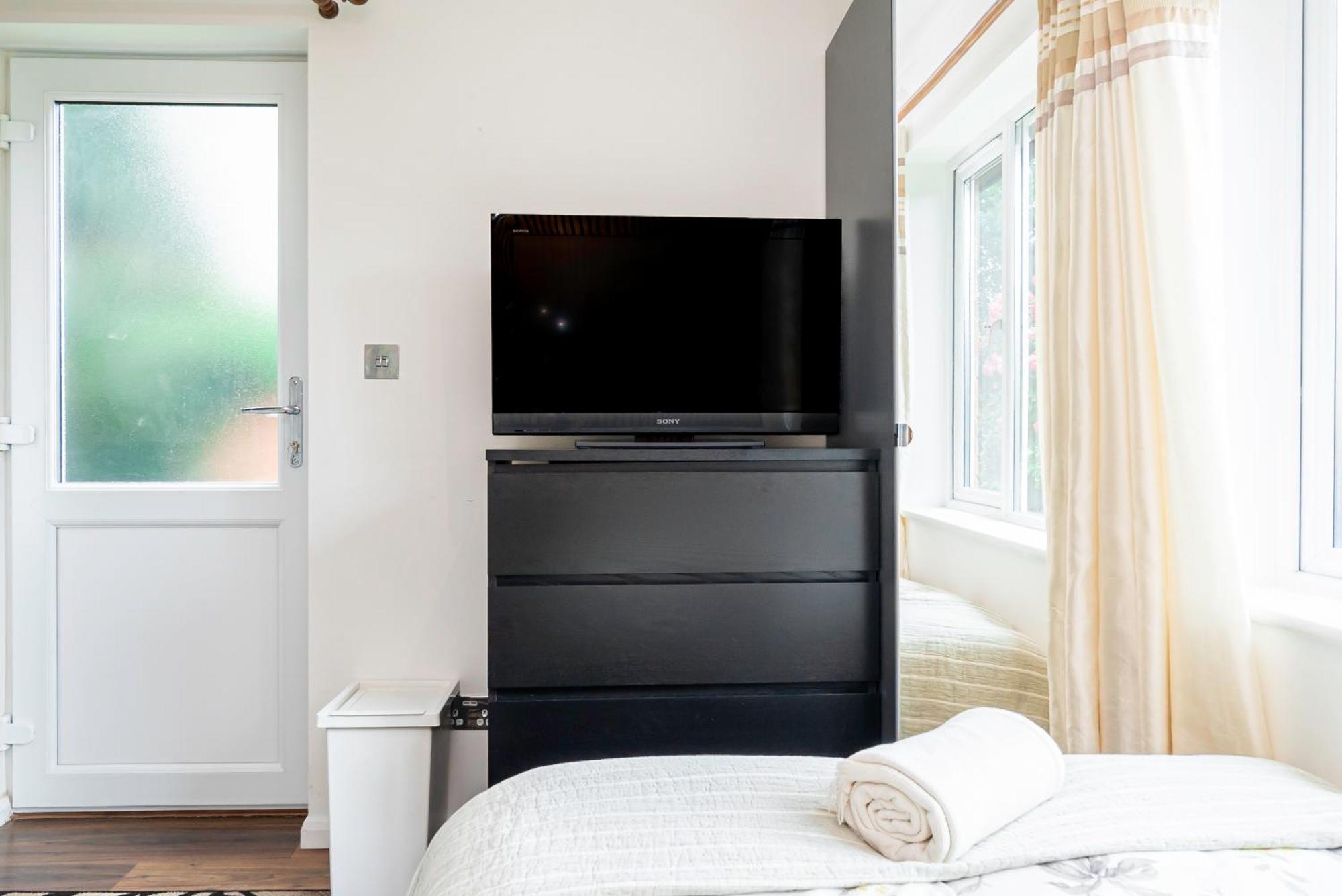 Earley Luxury Ensuite Room With Private Entrance Reading Exterior photo