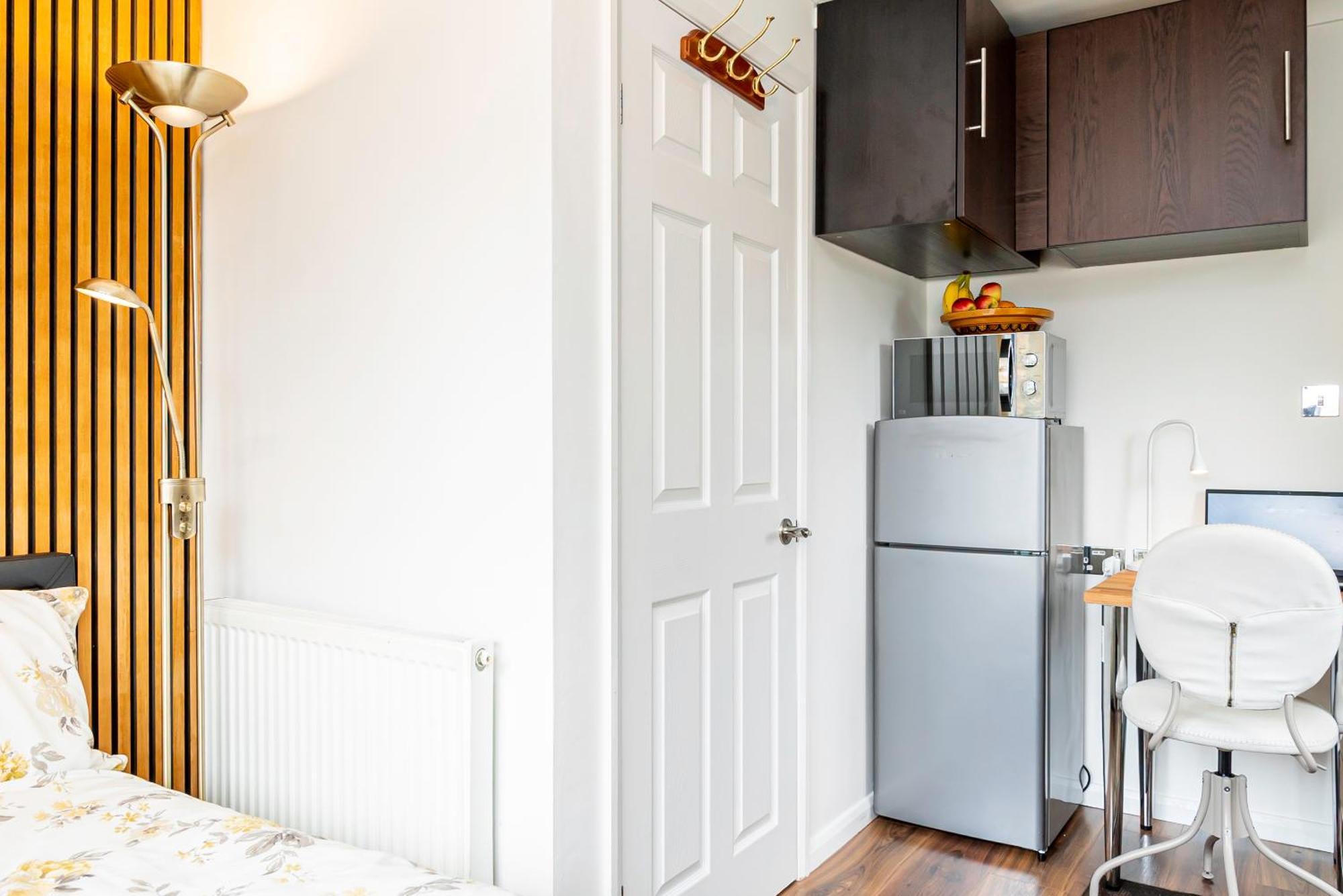 Earley Luxury Ensuite Room With Private Entrance Reading Exterior photo